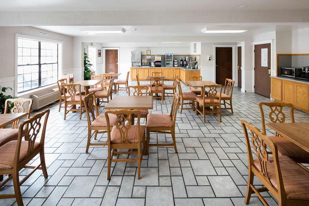 Red Lion Inn & Suites Auburn Restoran fotoğraf